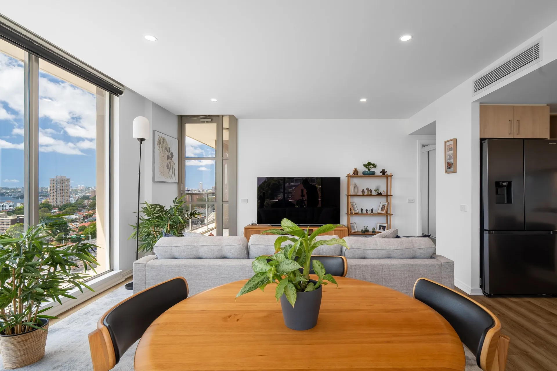 North Sydney dining and living room with skyline outlook
